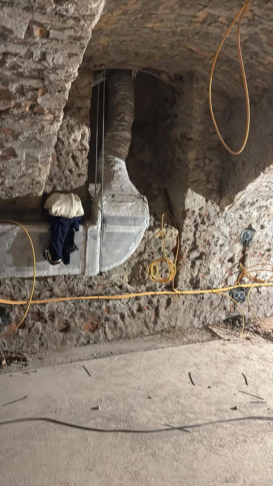 Klenbová pivnica pred sanáciou